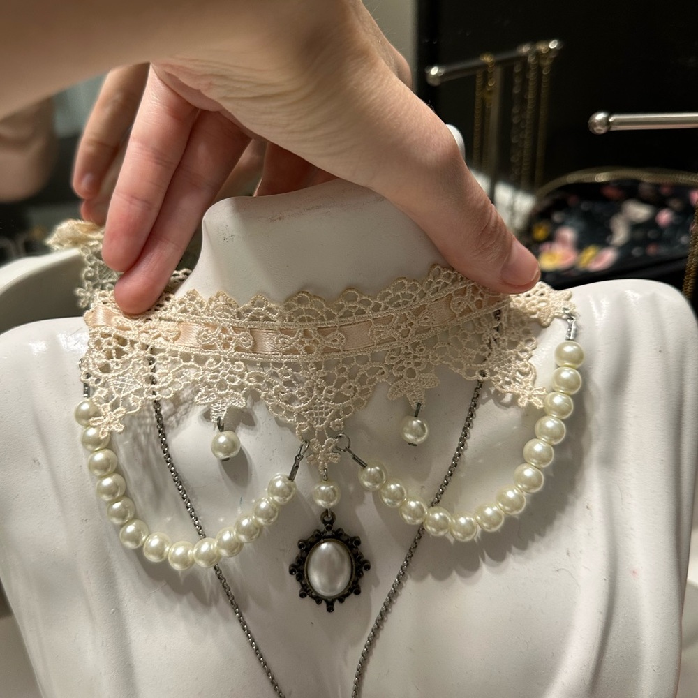 Gothic choker